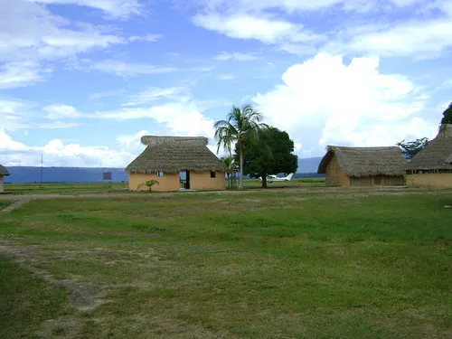 Kavac Village