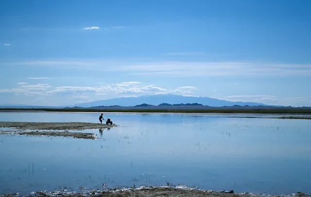 Khar Us Lake
