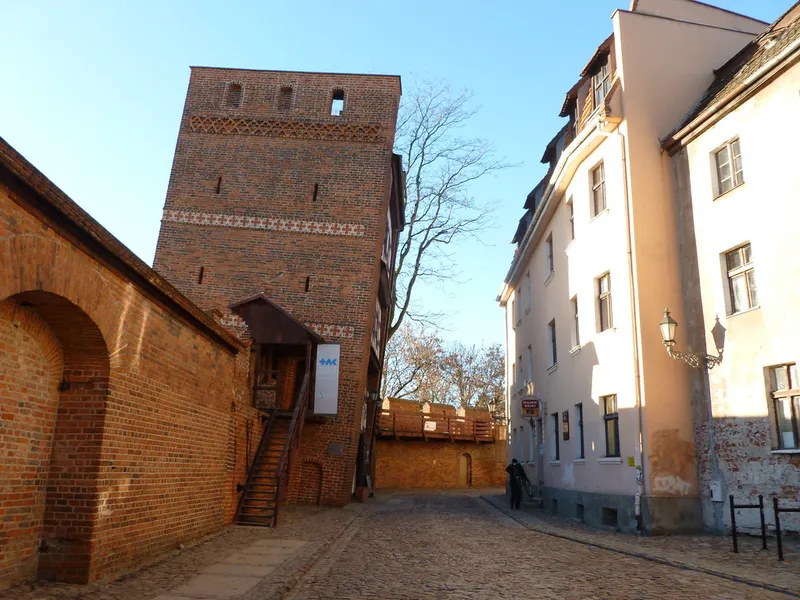 Krzywa Wieża (Leaning Tower)