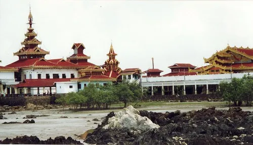 Kyaikkami Yele Paya (Pagoda in the Sea)