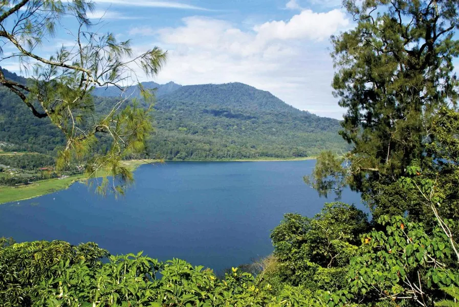 Lake Buyan