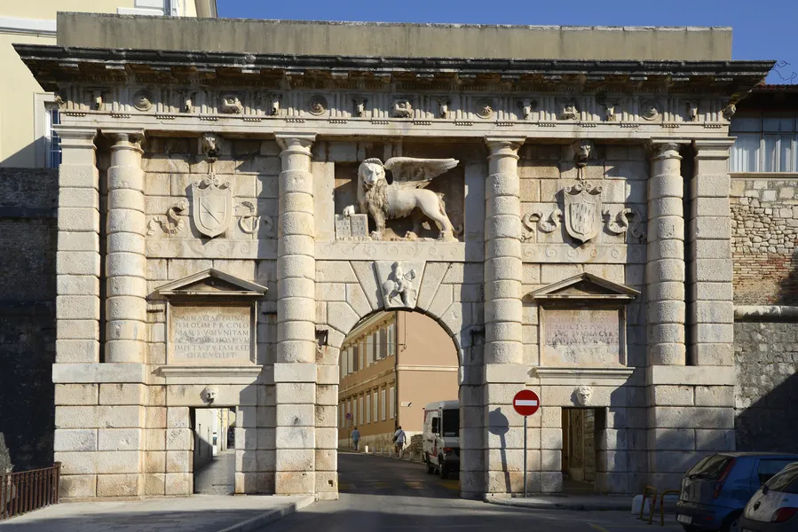 Land Gate