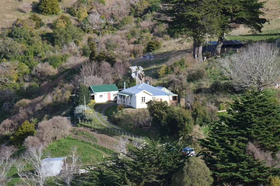 Le Bons Bay