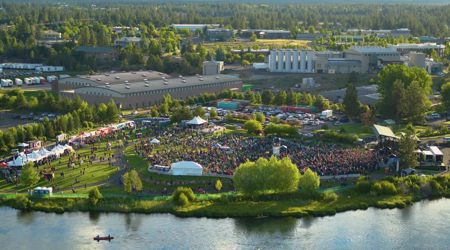 Les Schwab Amphitheater
