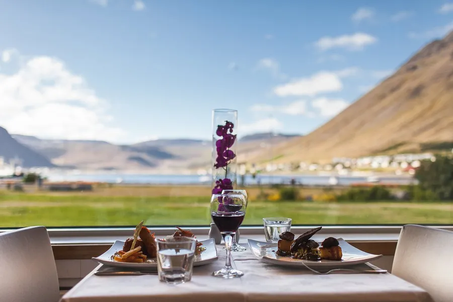 Local Restaurants and Cafes