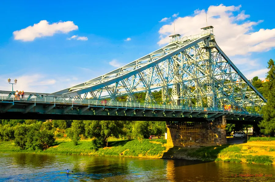 Loschwitz Bridge (Blaues Wunder)