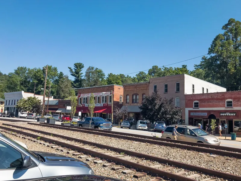 Main Street, Saluda