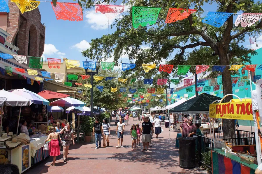 Market Square (El Mercado)