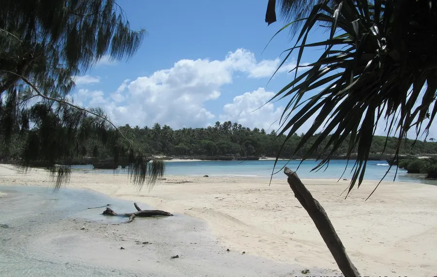 Matevulu Blue Hole