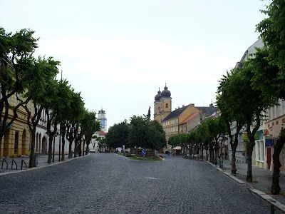 Mierové Square