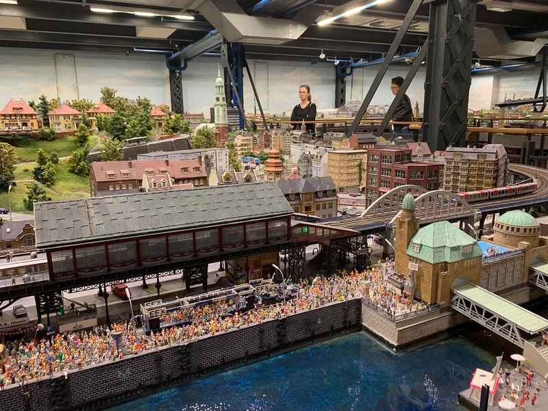 Miniature Land Leer