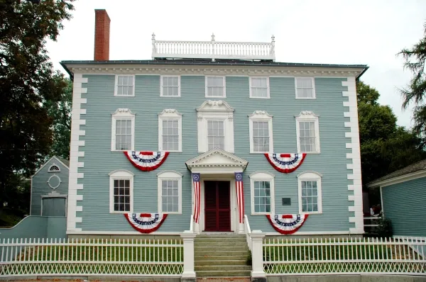 Moffatt-Ladd House & Garden