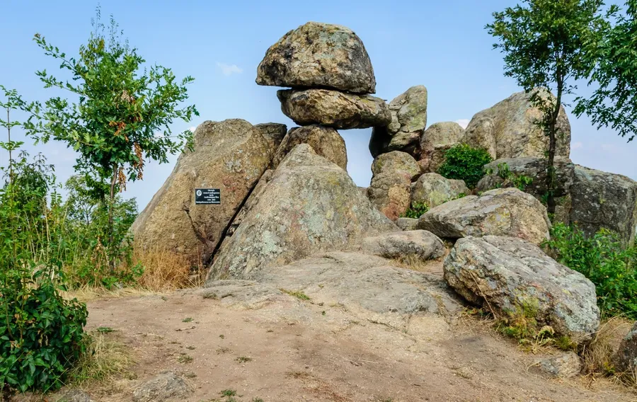 Momchil Yunak Monument