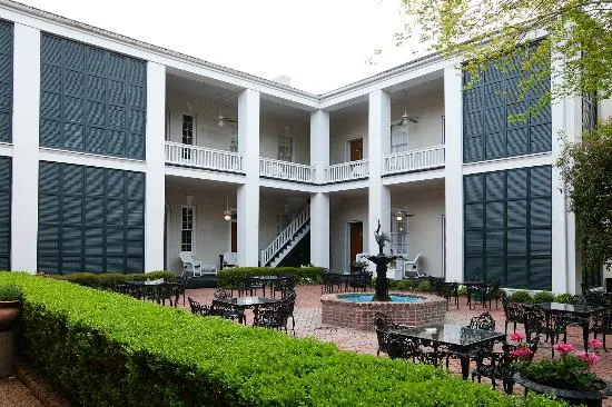 Monmouth Historic Inn & Gardens