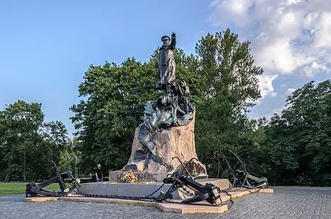 Monument to Bellingshausen