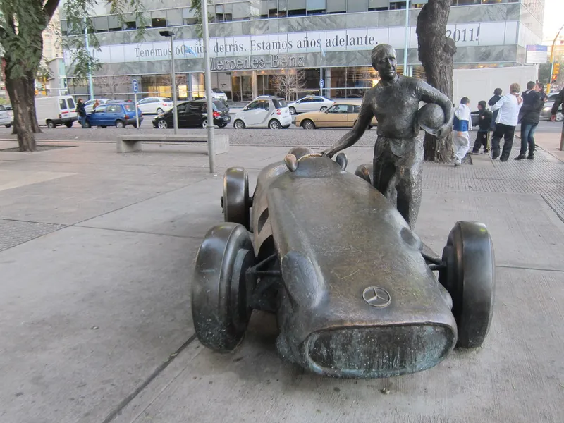 Monumento a Juan Manuel Fangio