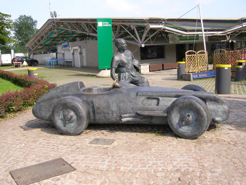 Monumento ad Alberto Ascari