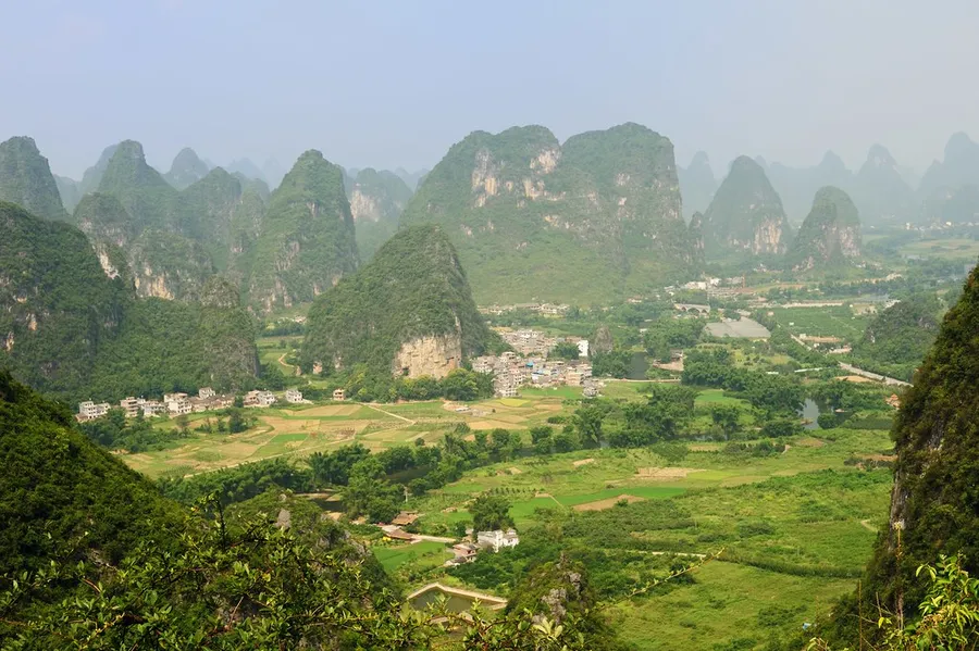 Moon Hill (月亮山)