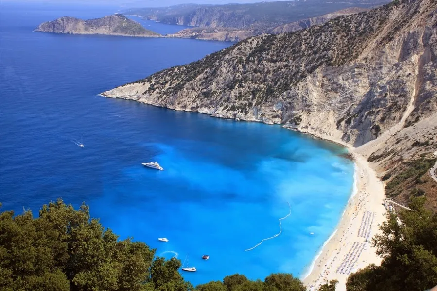 Mourtos Island (Mavron Oros)