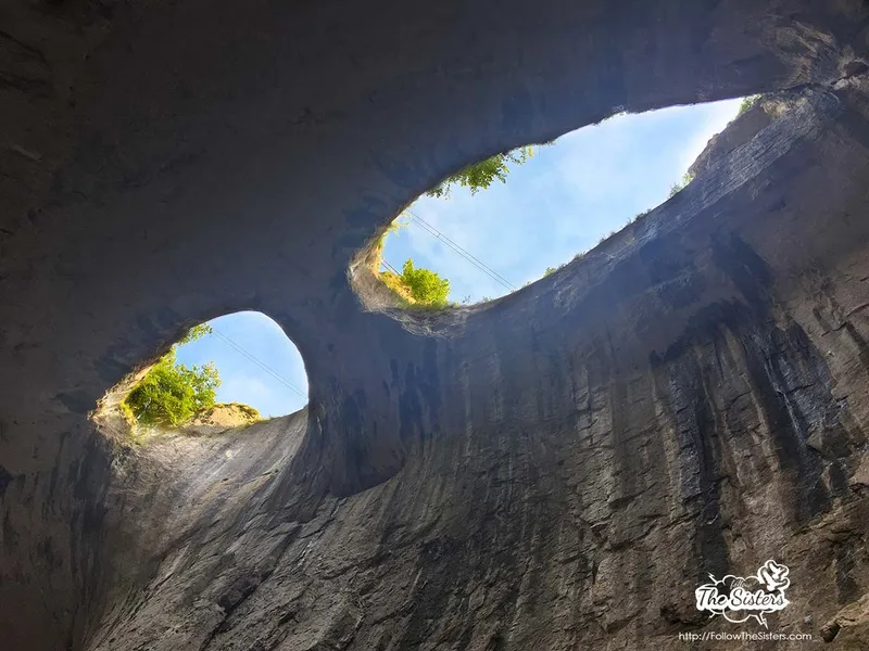 Nakovana Cave