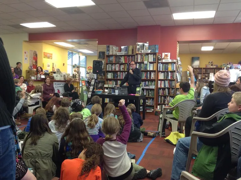 Oblong Books & Music