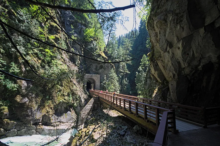 Othello Tunnels