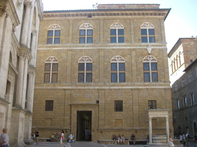 Palazzo Piccolomini