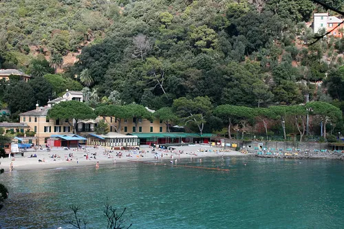 Paraggi Beach