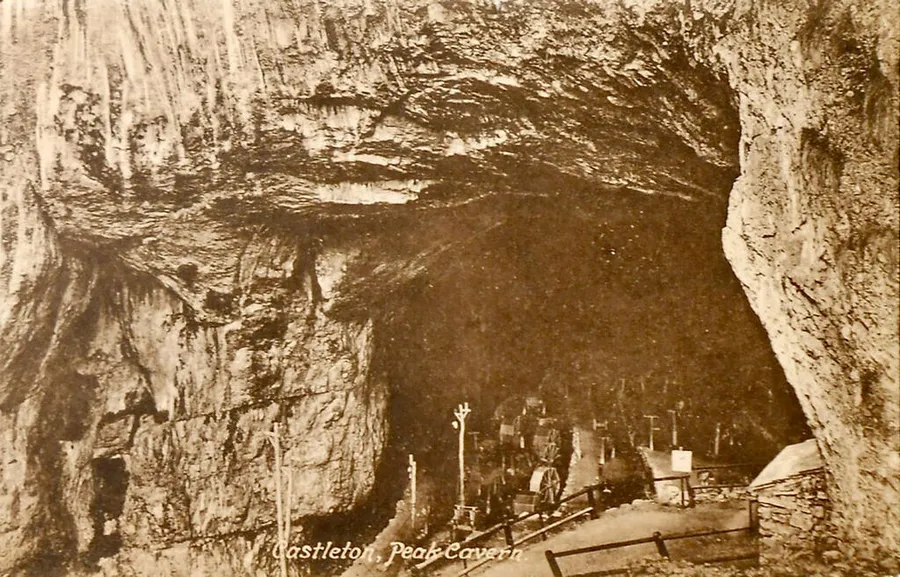 Peak Cavern (Devil's Arse)