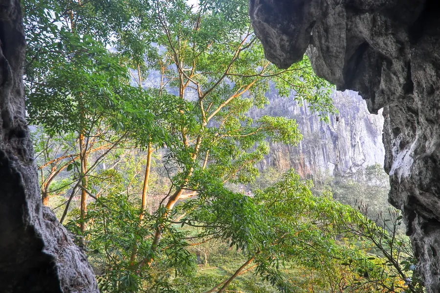 Pha Tok Caves