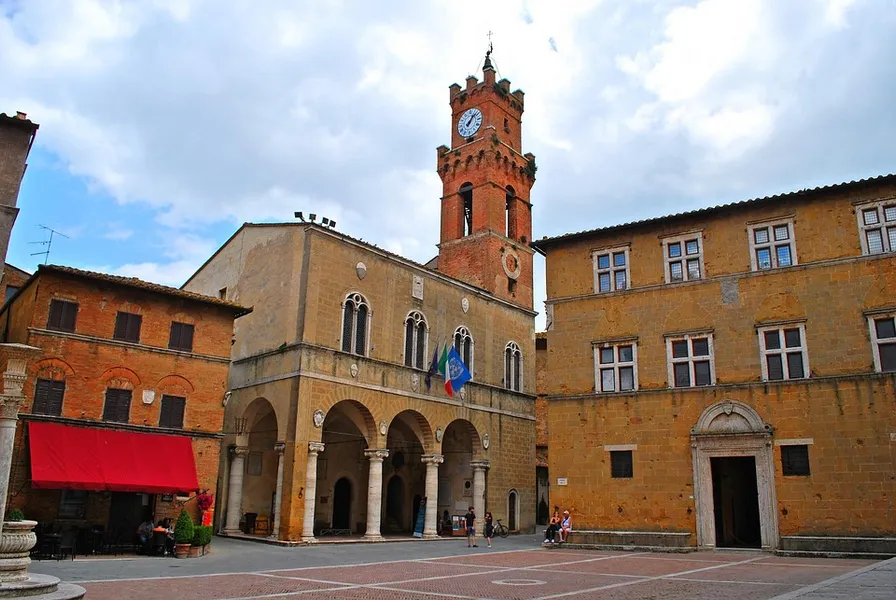 Piazza Pio II