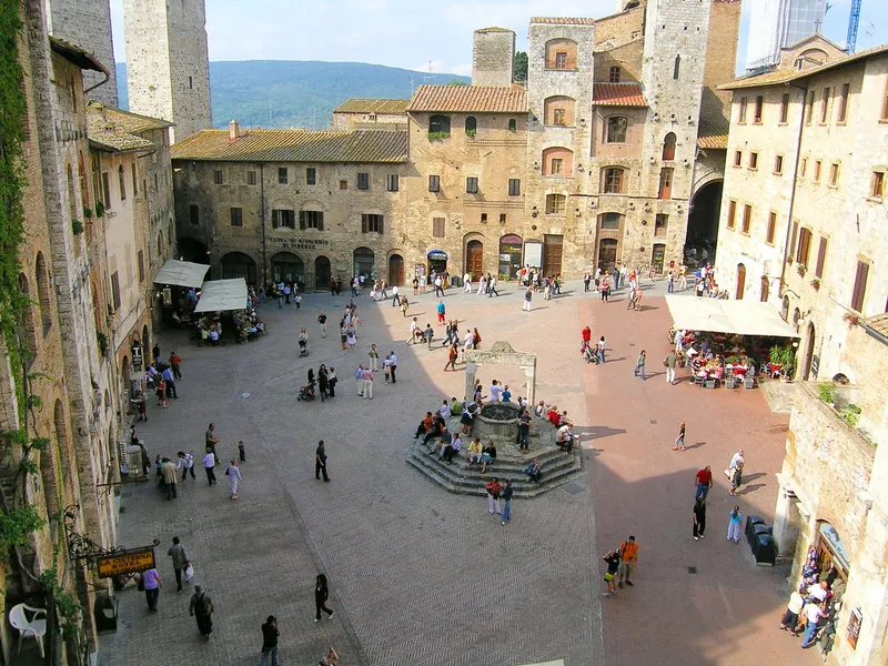 Piazza della Cisterna