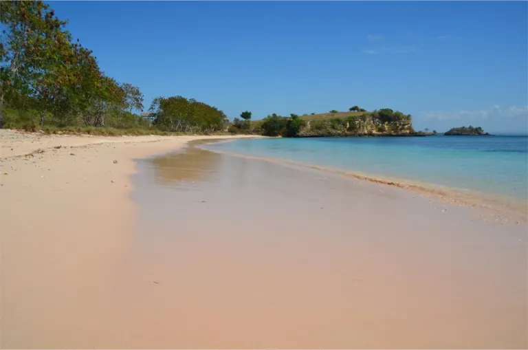 Pink Beach (Pantai Tangsi)