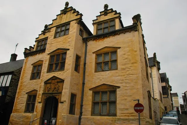Plas Mawr