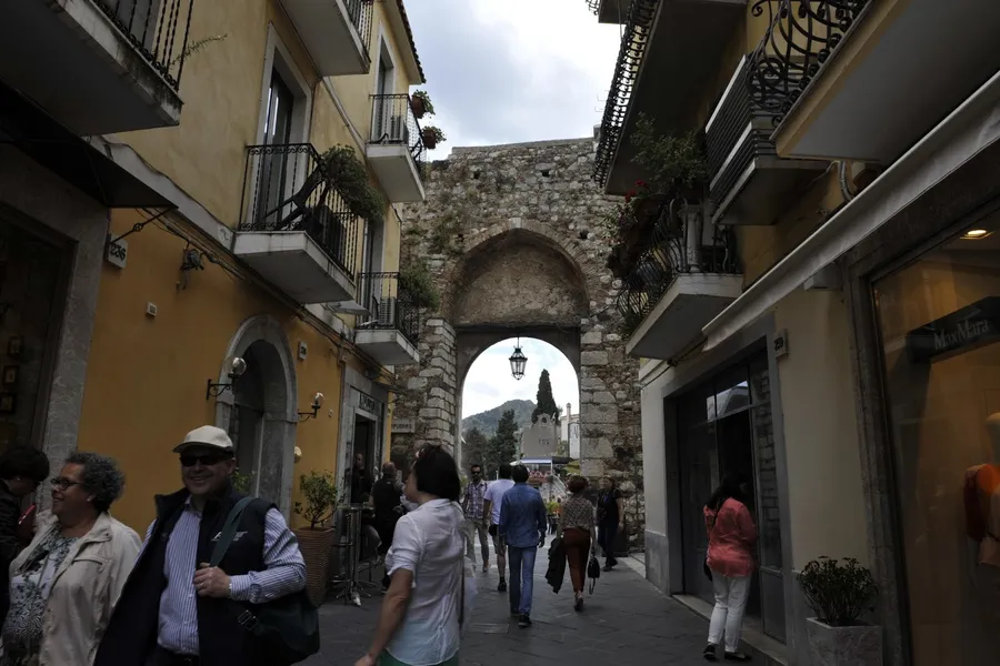 Porta Catania