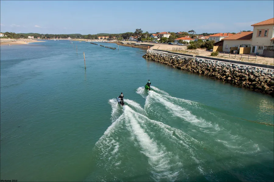 Promenade le long du Courant