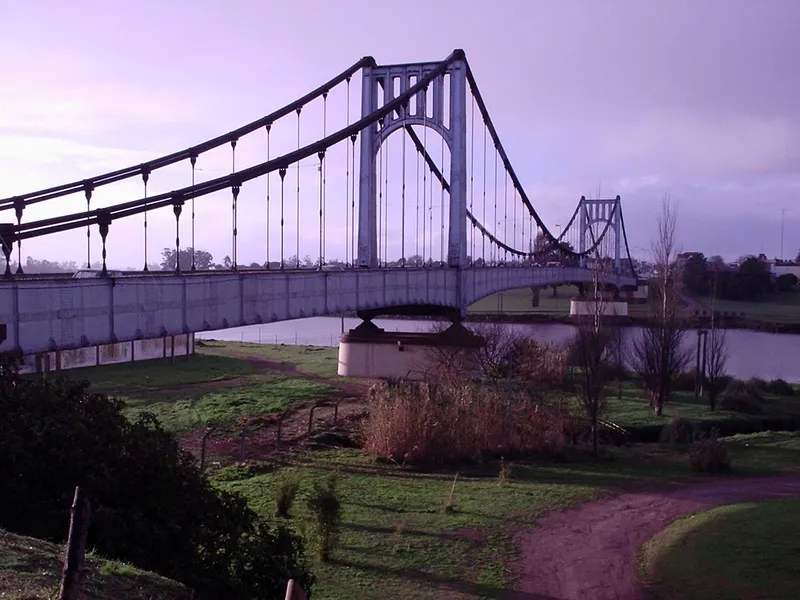 Puente Colgante Hipólito Yrigoyen