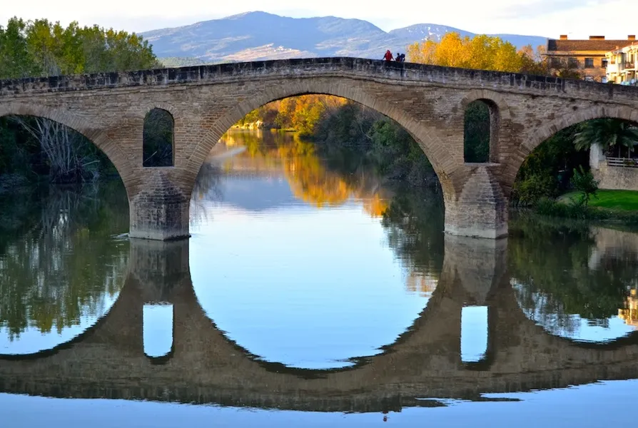 Puente Románico