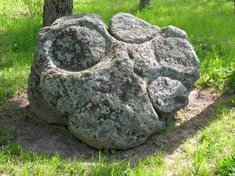 Puntukas Stone
