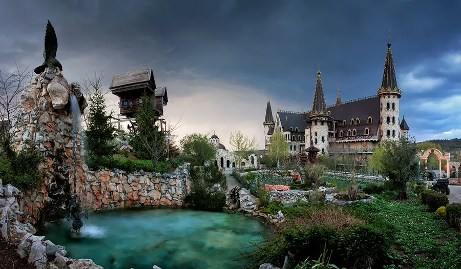 Ravadinovo Castle