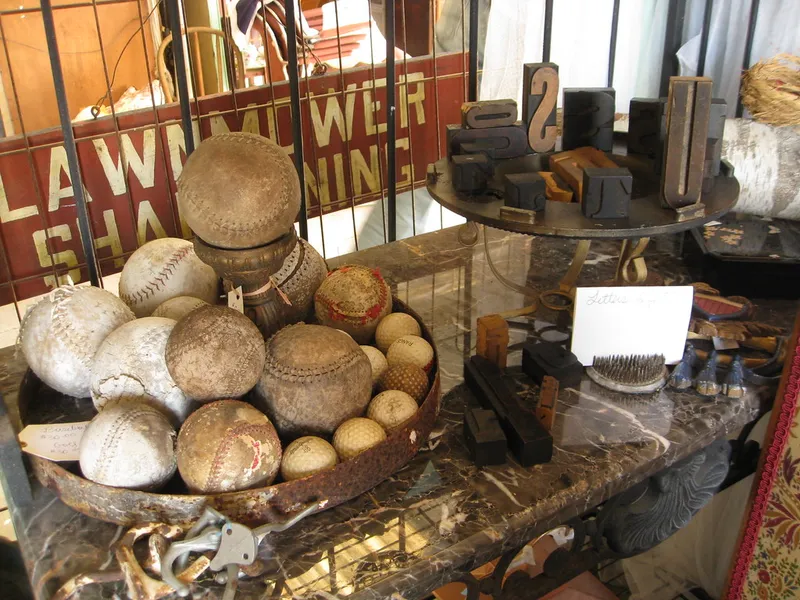 Renninger's Antique Center