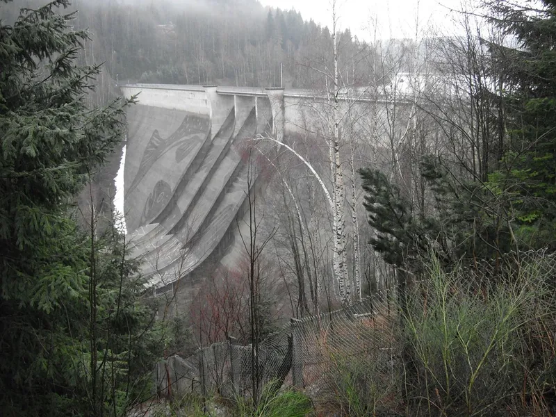 Revelstoke Dam