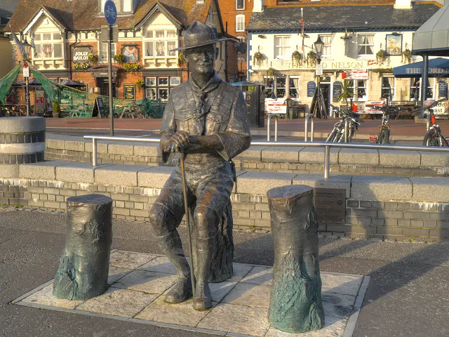 Sculpture by the Lakes