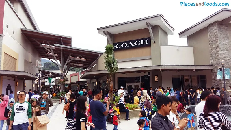 Shopping in Downtown Highlands