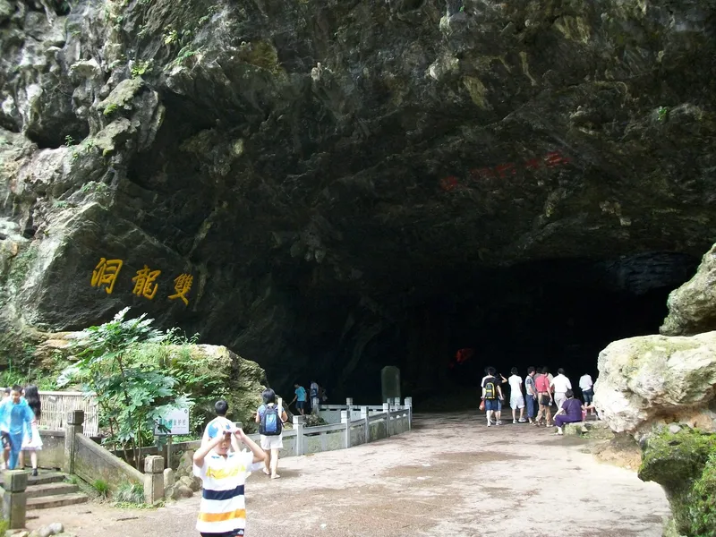 Shuanglong Cave