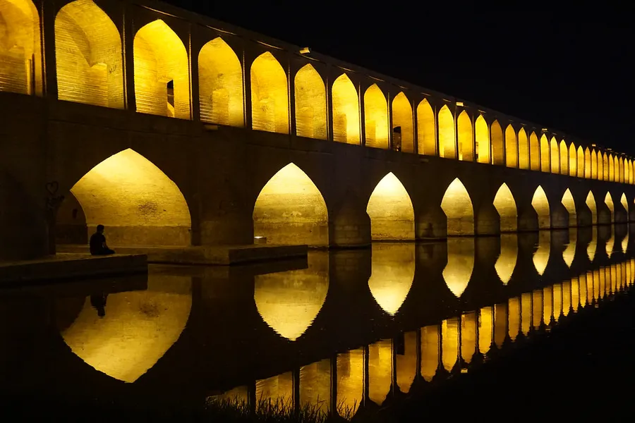 Si-o-se-pol Bridge (Allahverdi Khan Bridge)