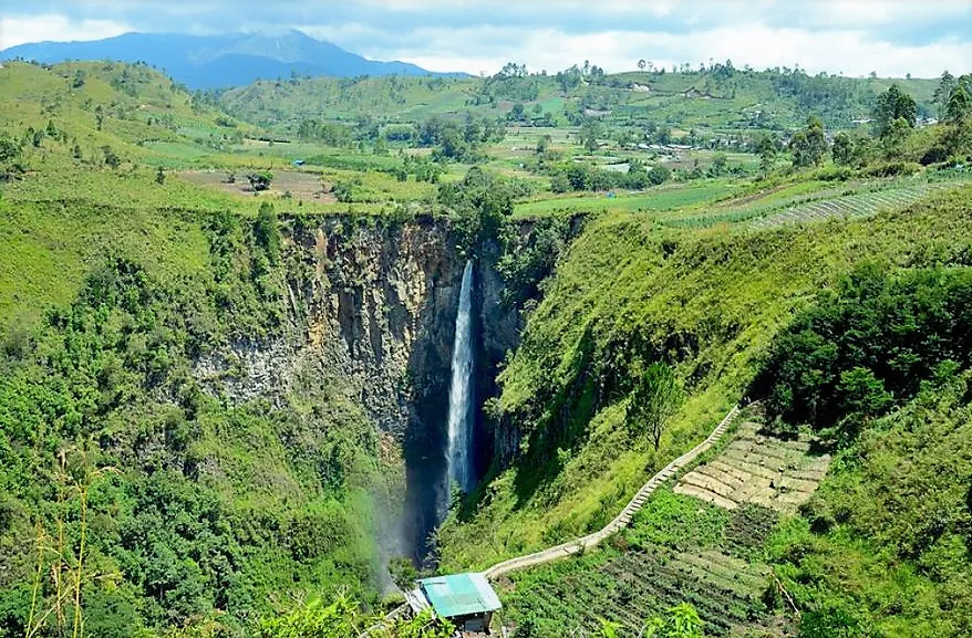 Sipiso Piso Waterfall