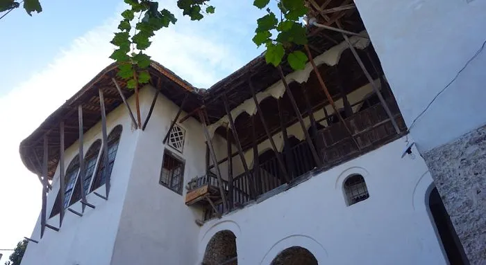 Skenduli House