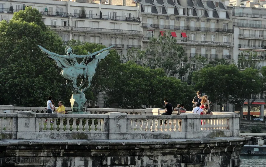 Square Bir Hakeim