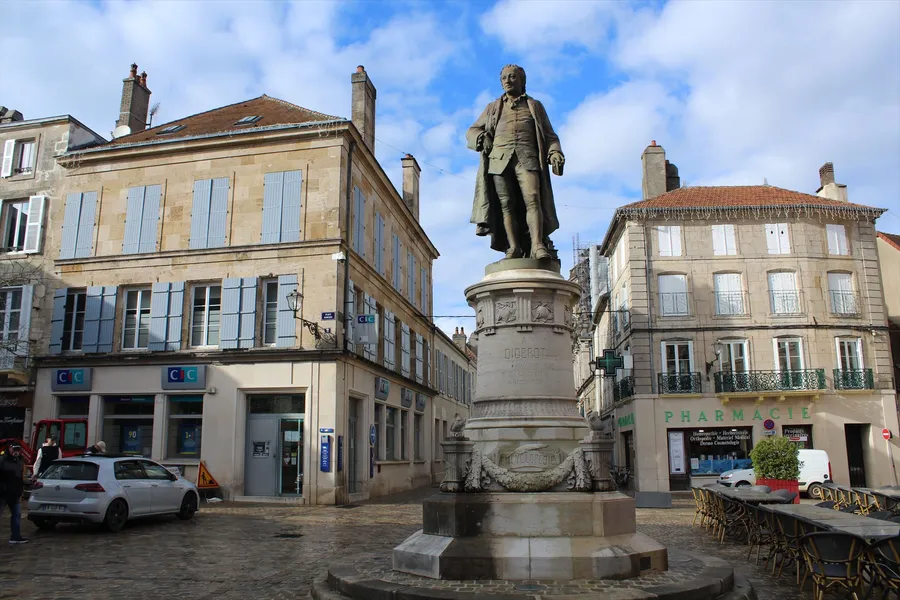 Statue of Denis Diderot